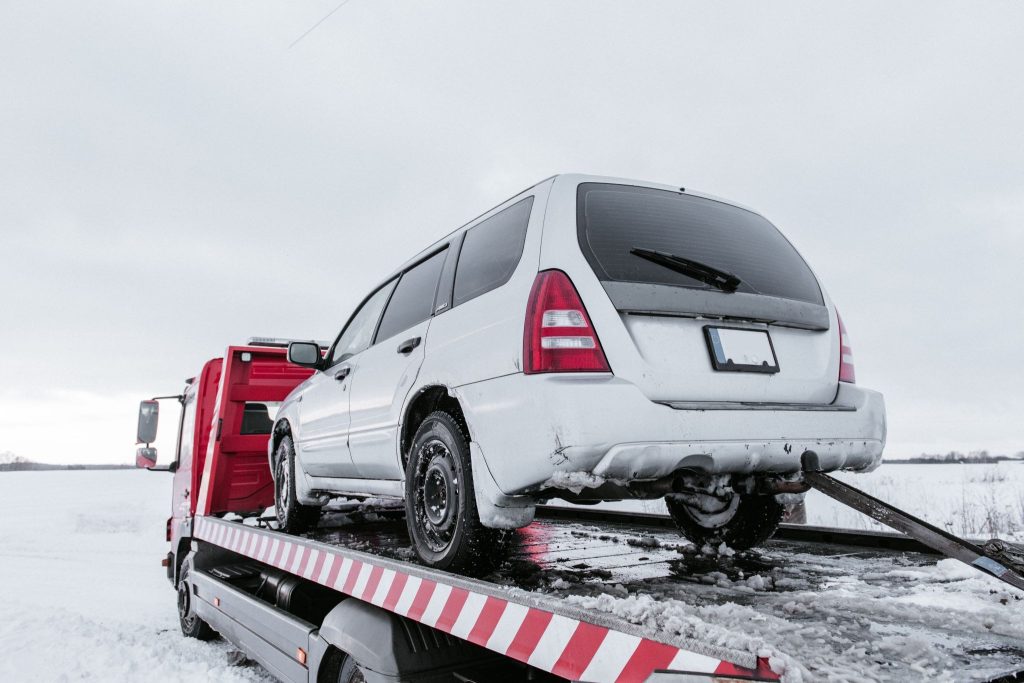 What are the most important towing safety tips for beginners?